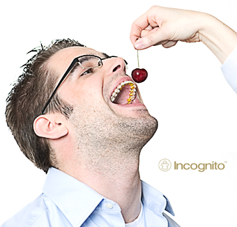 Пациент с установленными брекетами Incognito